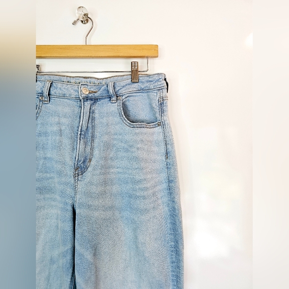 American Eagle 14 High Rise Mom Jeans Straight Leg Light Wash Denim Pant… - Picture 4 of 9